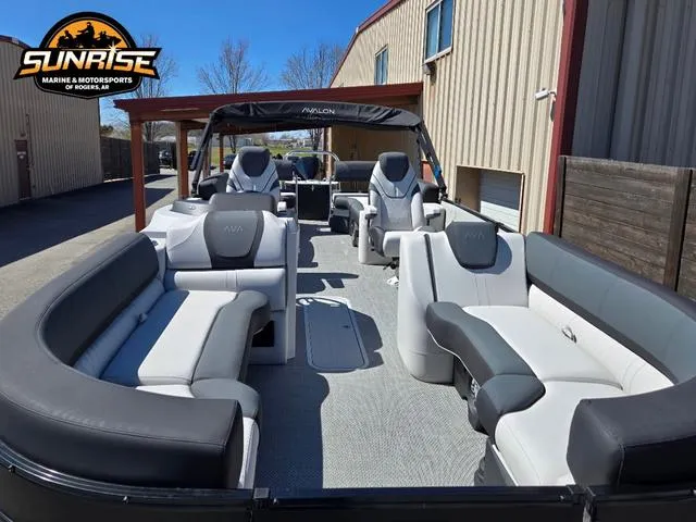 Slide: The Image of Avalon 25' CATALINA PLATINUM QUAD LOUNGER SHIFT 2025 - 4