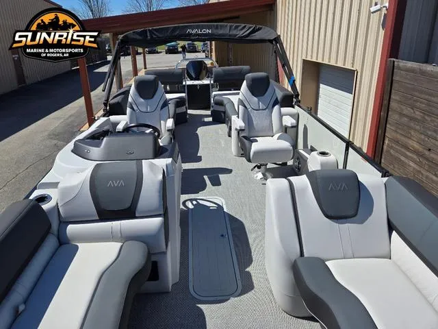Slide: The Image of Avalon 25' CATALINA PLATINUM QUAD LOUNGER SHIFT 2025 - 7