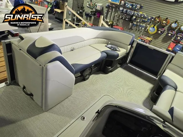 Slide: The Image of Avalon 23' LSZ CRUISE REAR BENCH 2025 - 13