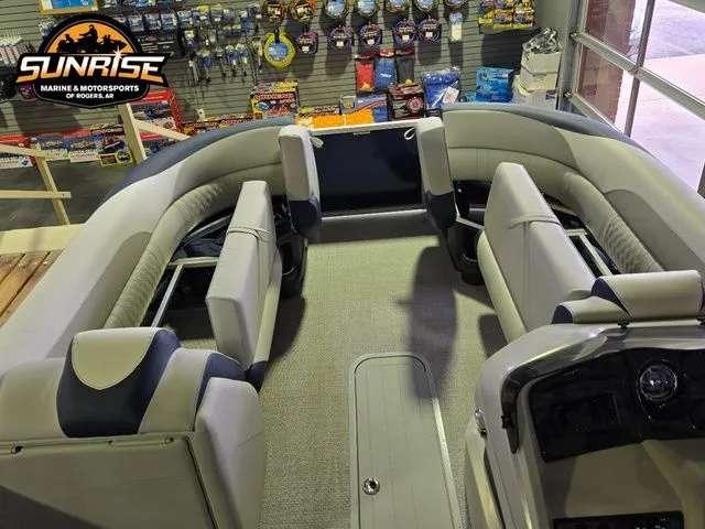 Slide: The Image of Avalon 23' LSZ CRUISE REAR BENCH 2025 - 17