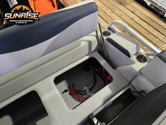 Slide: The Image of Avalon 23' LSZ CRUISE REAR BENCH 2025 - 23