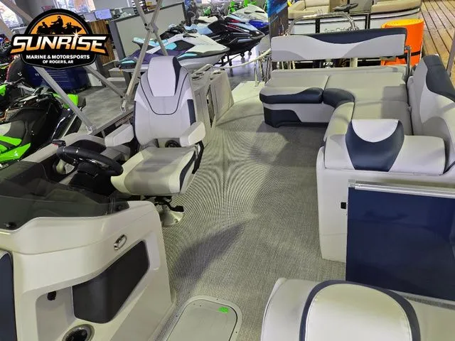 Slide: The Image of Avalon 23' LSZ CRUISE REAR BENCH 2025 - 31