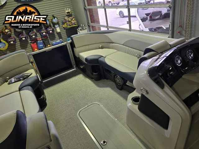 Slide: The Image of Avalon 23' LSZ CRUISE REAR BENCH 2025 - 38