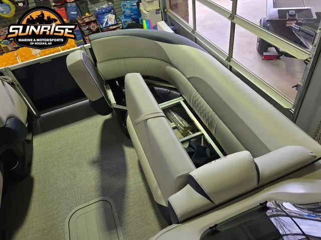 Slide: The Image of Avalon 23' LSZ CRUISE REAR BENCH 2025 - 43