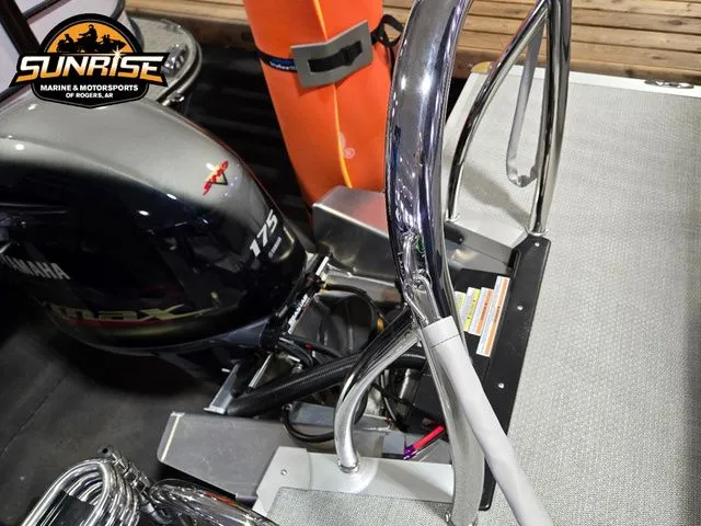 Slide: The Image of Avalon 23' LSZ CRUISE REAR BENCH 2025 - 48