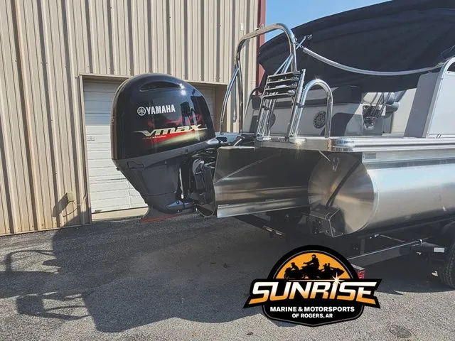 Slide: The Image of Avalon 23' LSZ CRUISE REAR BENCH 2025 - 7