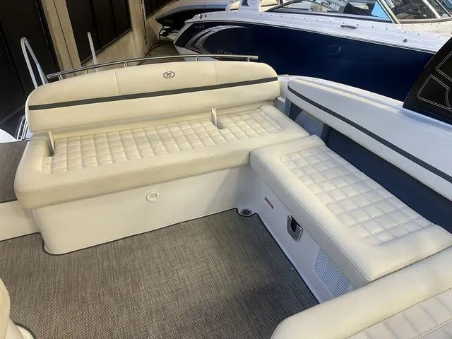 Slide: The Image of Cobalt R7 Surf 2020 - 8