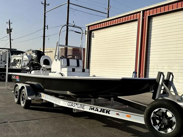 Slide: The Image of Majek 226 Illusion 2025 - 1