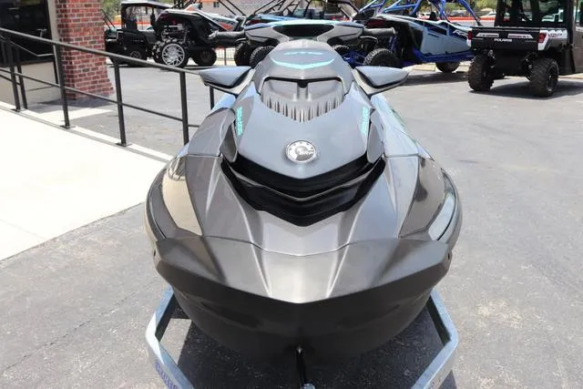 Slide: The Image of Sea-Doo GTR 230 2025 - 10