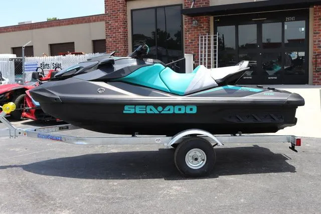 Slide: The Image of Sea-Doo GTR 230 2025 - 4