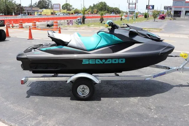 Slide: The Image of Sea-Doo GTR 230 2025 - 8