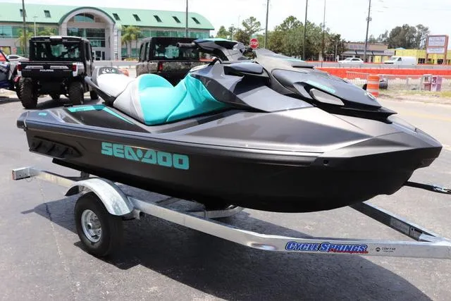 Slide: The Image of Sea-Doo GTR 230 2025 - 9