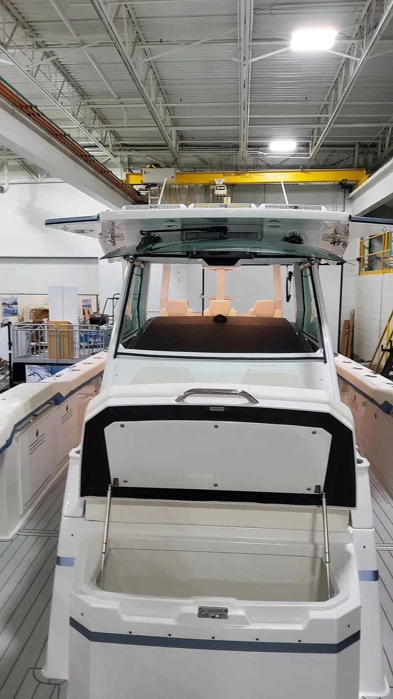 Slide: The Image of Formula 387 Center Console Fish 2025 - 50