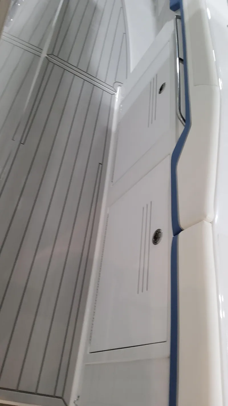 Slide: The Image of Formula 387 Center Console Fish 2025 - 52