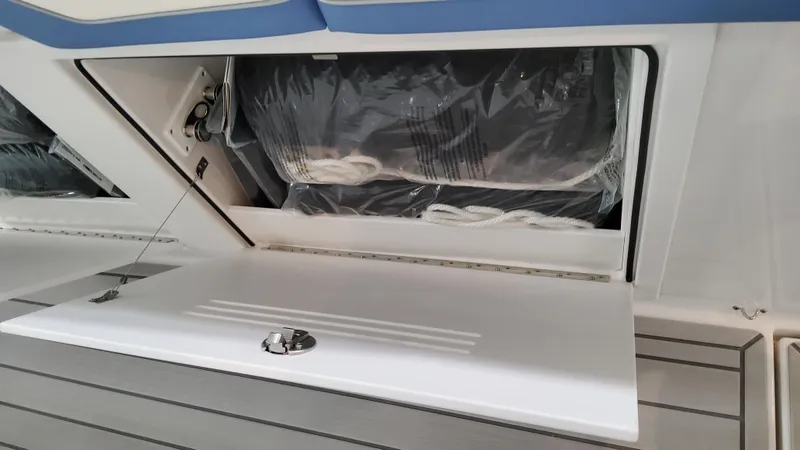 Slide: The Image of Formula 387 Center Console Fish 2025 - 53