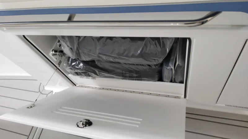 Slide: The Image of Formula 387 Center Console Fish 2025 - 54