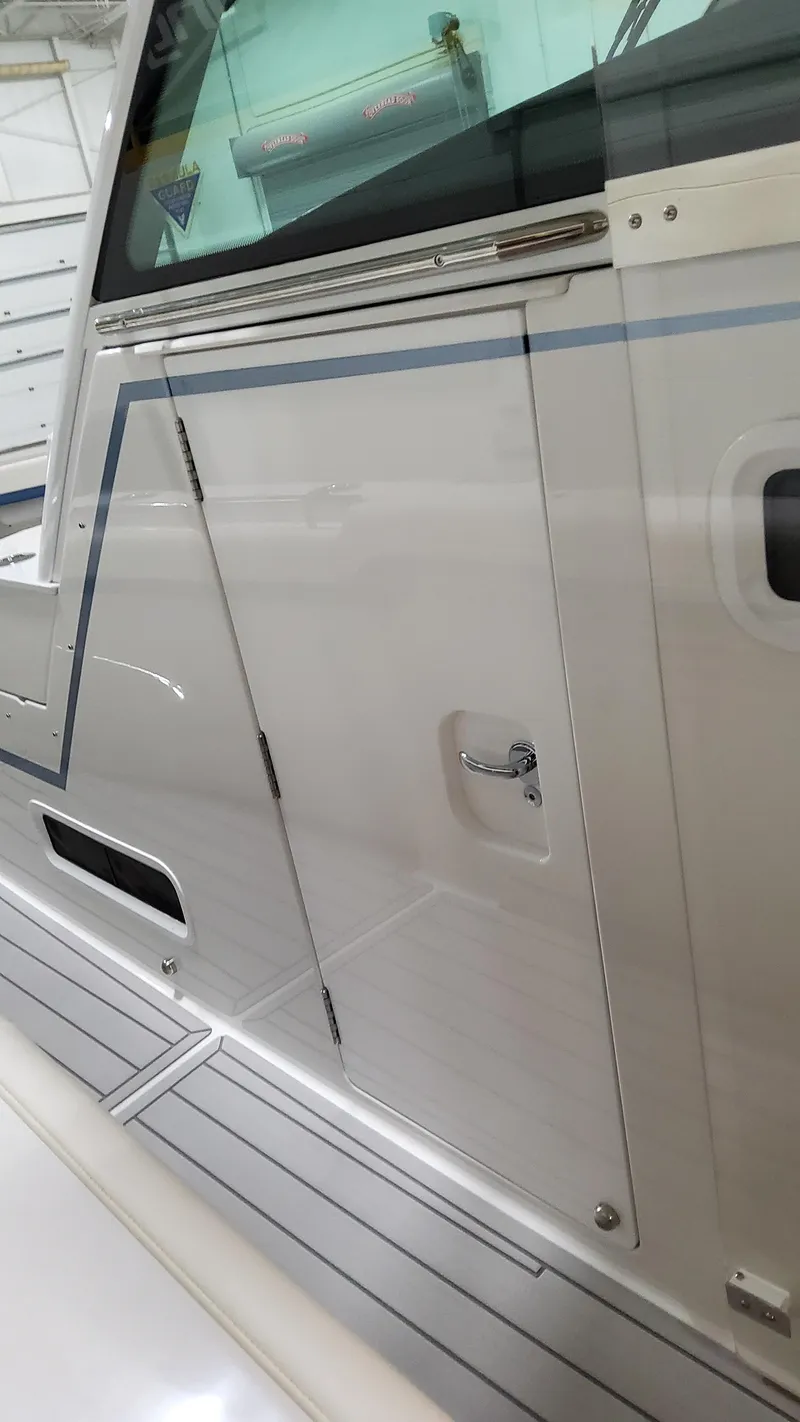 Slide: The Image of Formula 387 Center Console Fish 2025 - 55