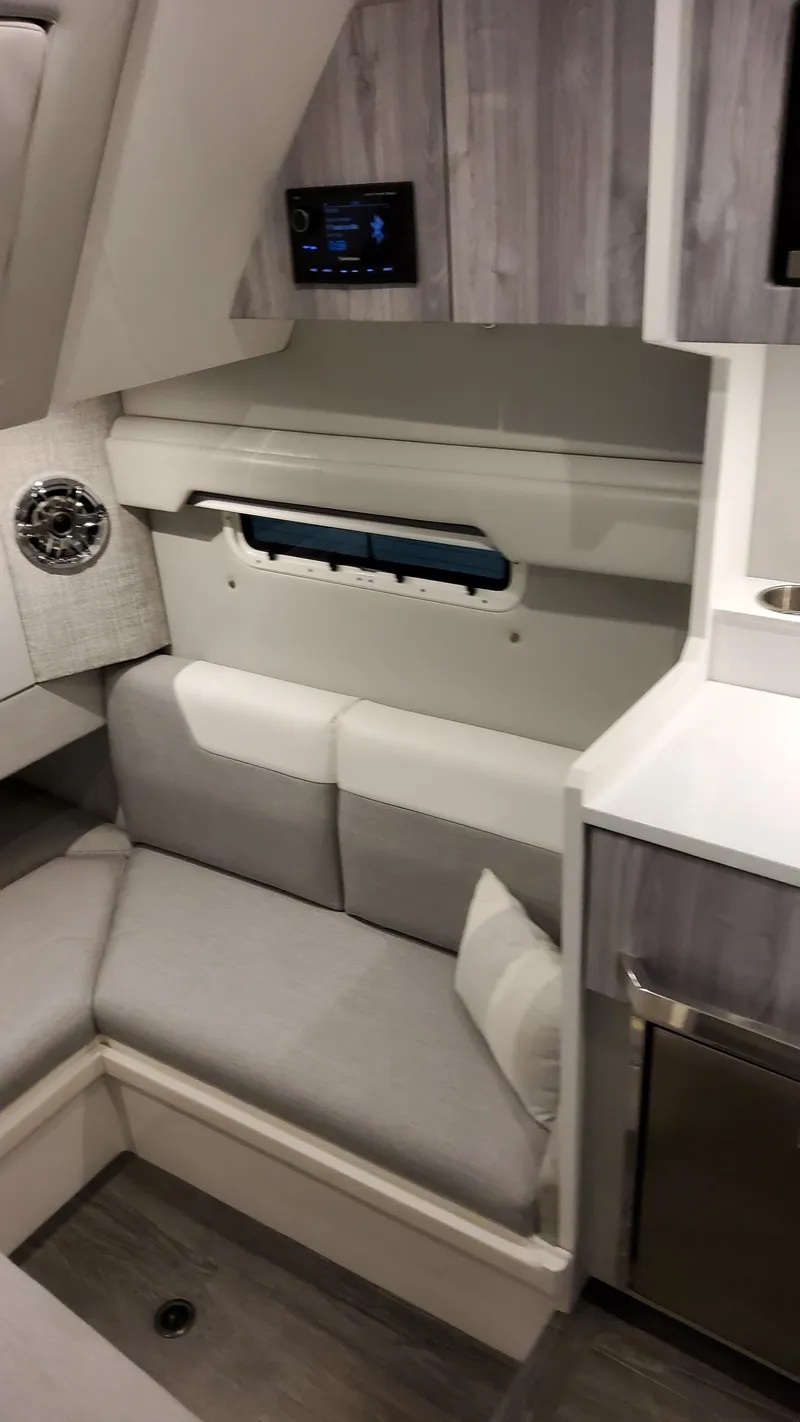 Slide: The Image of Formula 387 Center Console Fish 2025 - 57