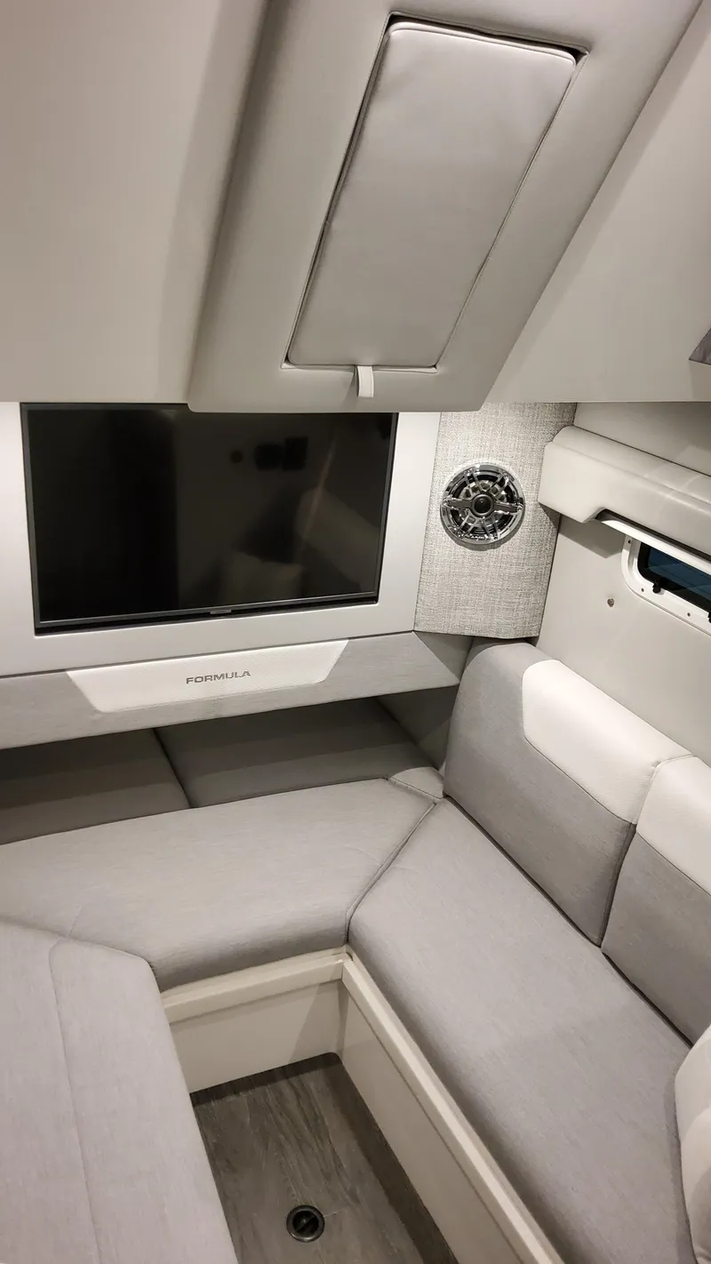 Slide: The Image of Formula 387 Center Console Fish 2025 - 58