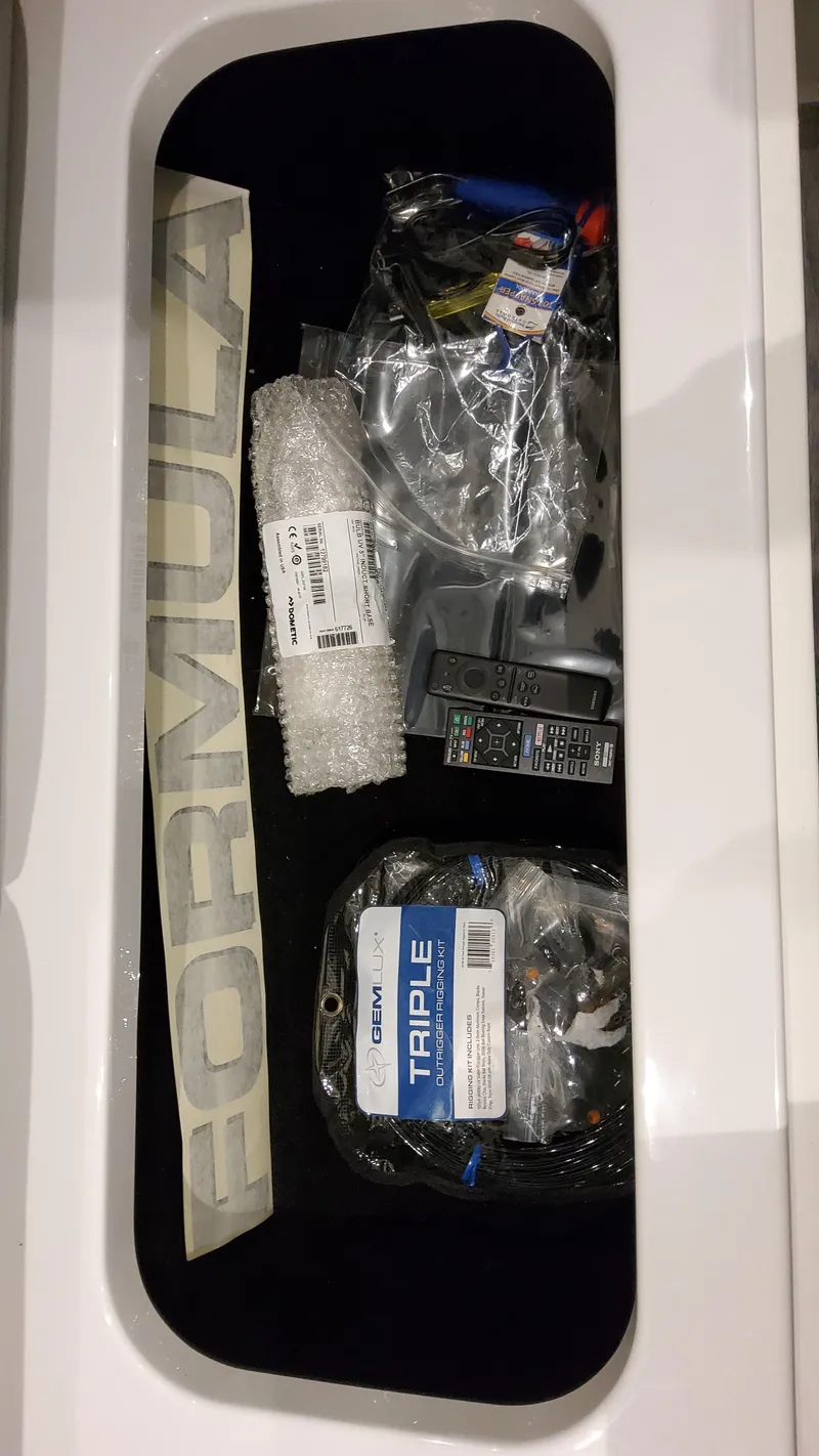 Slide: The Image of Formula 387 Center Console Fish 2025 - 60