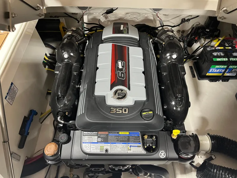 Slide: The Image of 2025 Chaparral 267 SSX throttle control with start button and speaker detail. - 10