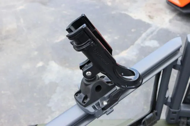 Slide: The Image of Sea-Doo Switch™ Fish 18 - 170 Hp Galvanized 2025 - 14