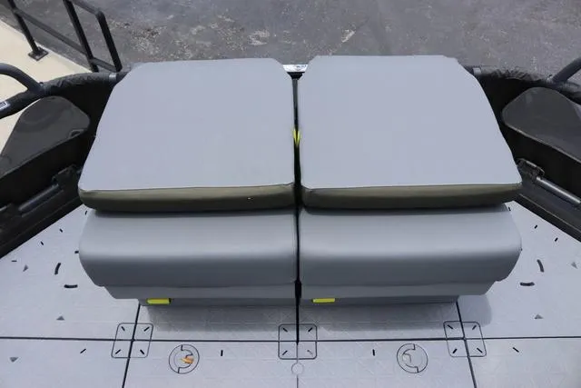 Slide: The Image of Sea-Doo Switch™ Fish 18 - 170 Hp Galvanized 2025 - 20