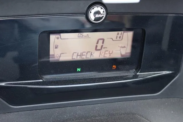 Slide: The Image of Sea-Doo Switch™ Fish 18 - 170 Hp Galvanized 2025 - 23