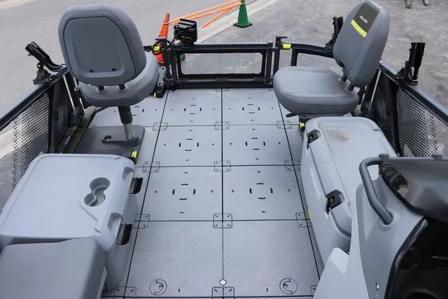 Slide: The Image of Sea-Doo Switch™ Fish 18 - 170 Hp Galvanized 2025 - 25