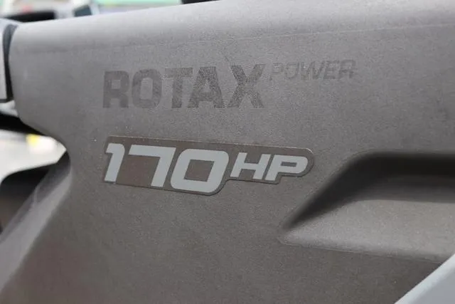 Slide: The Image of Sea-Doo Switch™ Fish 18 - 170 Hp Galvanized 2025 - 7