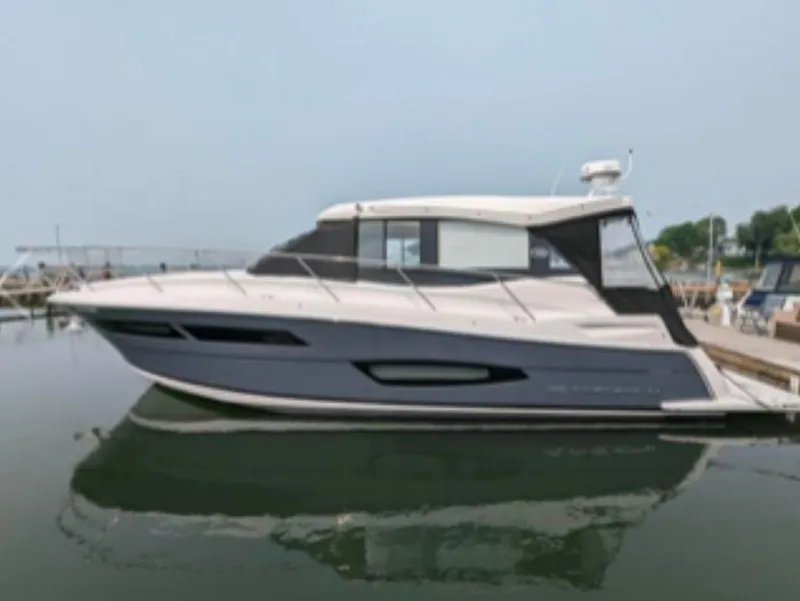 The Image of Regal 38 GRAND COUPE 2022 - 0