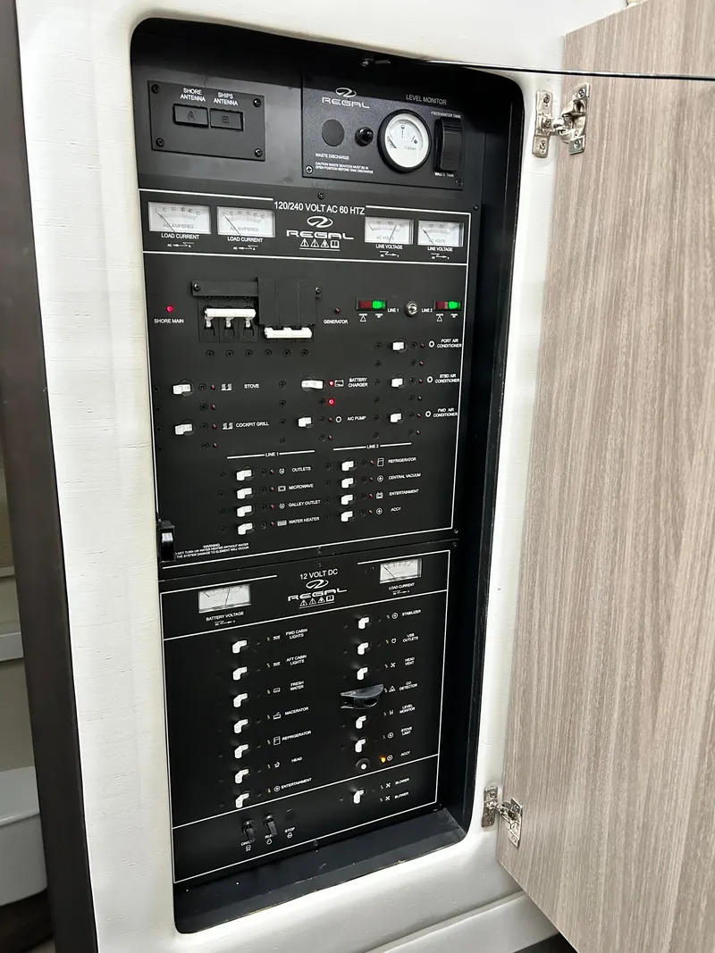 Slide: The Image of Regal 38 GRAND COUPE 2022 - 13