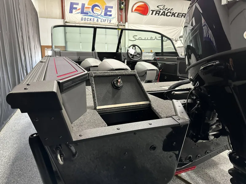 Slide: The Image of 2025 Alumacraft Trophy 175X Sport boat identification number plate. - 32