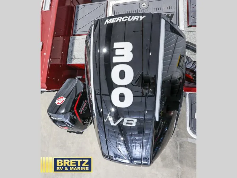 Slide: The Image of Mercury 300 V8 outboard engine on Evolution 221, 2025 model, at Bretz RV & Marine. - 28