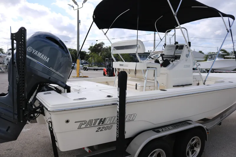 Slide: The Image of 2020 Pathfinder - Exterior profile on trailer - 10