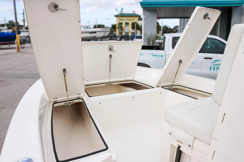 Slide: The Image of 2020 Pathfinder - Bow storage - 31