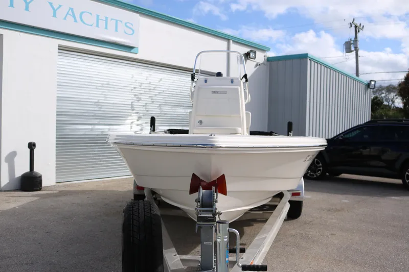 Slide: The Image of 2020 Pathfinder - Exterior profile on trailer - 8