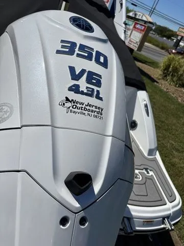 Slide: The Image of Hurricane SunDeck 2690 OB 2025 - 10