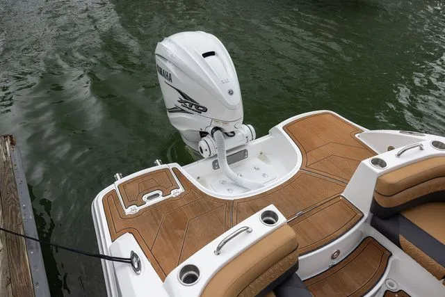 Slide: The Image of Hurricane SunDeck 2690 OB 2025 - 16