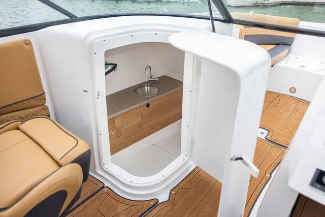 Slide: The Image of Hurricane SunDeck 2690 OB 2025 - 19