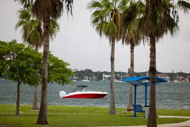 Slide: The Image of Hurricane SunDeck 2690 OB 2025 - 34