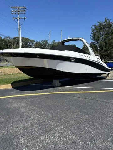 Slide: The Image of Hurricane SunDeck 2690 OB 2025 - 4