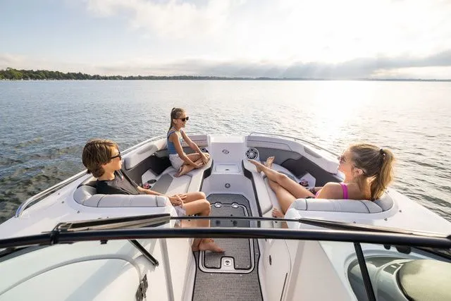 Slide: The Image of Hurricane SunDeck 2400 OB 2025 - 13