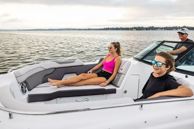 Slide: The Image of Hurricane SunDeck 2400 OB 2025 - 15