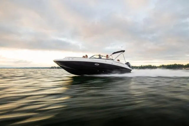 Slide: The Image of Hurricane SunDeck 2400 OB 2025 - 4