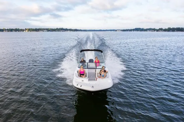 Slide: The Image of Hurricane SunDeck 2400 OB 2025 - 6