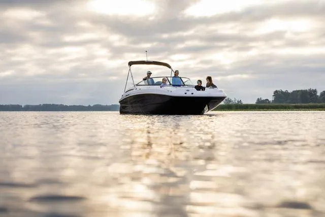 Slide: The Image of Hurricane SunDeck 2400 OB 2025 - 7