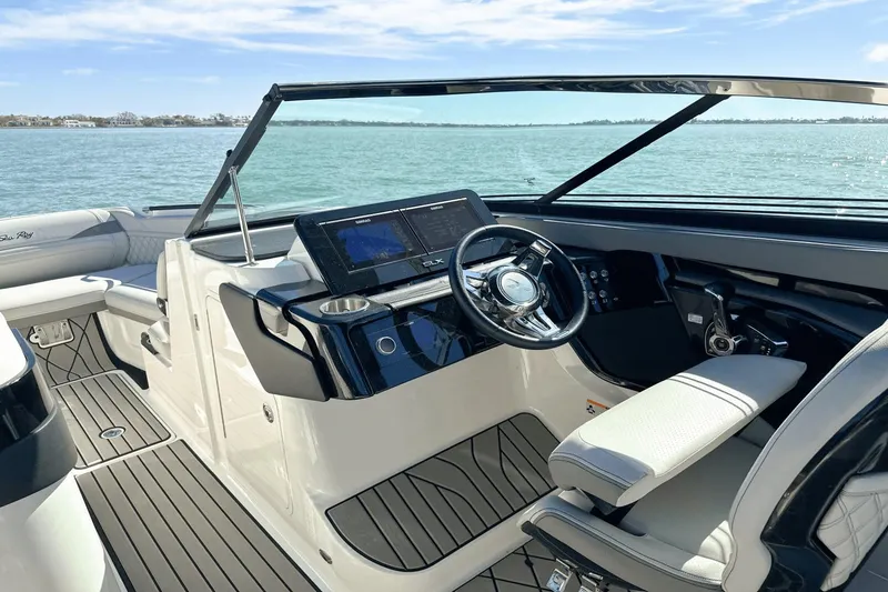 Slide: The Image of Sea Ray 260 SLX OUTBOARD 2023 - 7