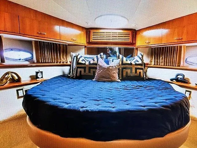 Slide: The Image of Carver 466 Motor Yacht 2004 - 24