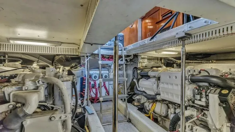 Slide: The Image of Carver 466 Motor Yacht 2004 - 30